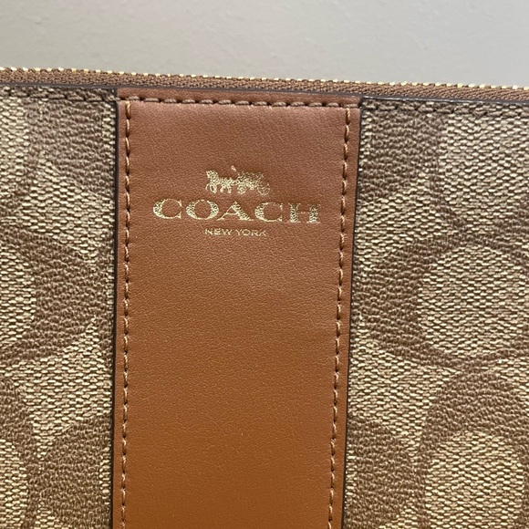 coach canvas with crossgrain leather trim Corner Zip wristlet BNWT - Picture 4 of 4